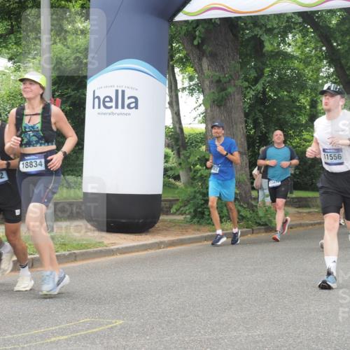 29.06.2025 - hella hamburg halbmarathon KatJ http://msf.ph/oto/8522710 29.06.2025 10:50:55 Zwischen KM18-KM19 1212, 1531, 4945 meine-sportfotos.de