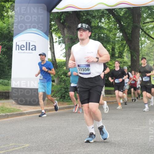 29.06.2025 - hella hamburg halbmarathon KatJ http://msf.ph/oto/8522751 29.06.2025 10:50:56 Zwischen KM18-KM19 1212, 1531, 4945, 5653 meine-sportfotos.de