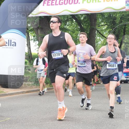 29.06.2025 - hella hamburg halbmarathon KatJ http://msf.ph/oto/8522838 29.06.2025 10:50:59 Zwischen KM18-KM19 1212, 1733, 1851, 2463, 4985, 5653, 7333 meine-sportfotos.de