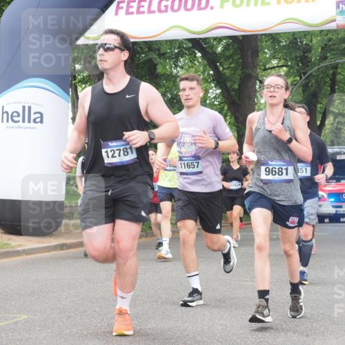 29.06.2025 - hella hamburg halbmarathon KatJ http://msf.ph/oto/8522851 29.06.2025 10:50:59 Zwischen KM18-KM19 1212, 1733, 1851, 2463, 4985, 5653, 7333 meine-sportfotos.de