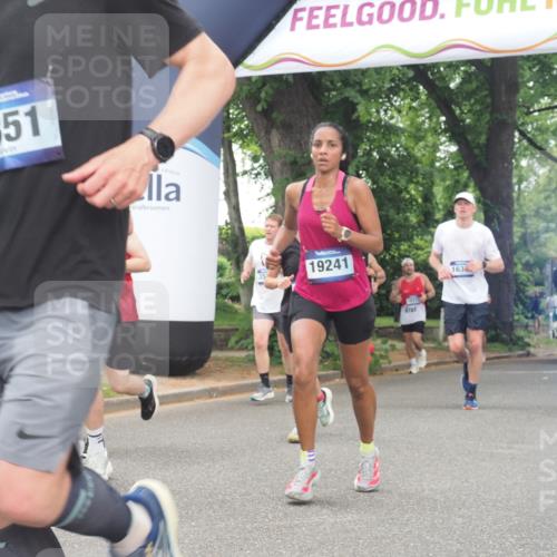 29.06.2025 - hella hamburg halbmarathon KatJ http://msf.ph/oto/8522920 29.06.2025 10:51:01 Zwischen KM18-KM19 1212, 1733, 1851, 2463, 4120, 4985, 5653, 7333 meine-sportfotos.de