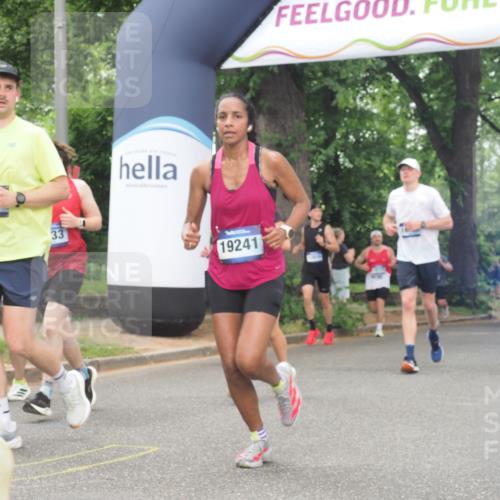 29.06.2025 - hella hamburg halbmarathon KatJ http://msf.ph/oto/8522936 29.06.2025 10:51:01 Zwischen KM18-KM19 1212, 1733, 1851, 2463, 4120, 4985, 5653, 7333 meine-sportfotos.de