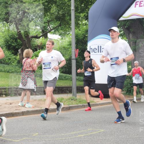 29.06.2025 - hella hamburg halbmarathon KatJ http://msf.ph/oto/8523034 29.06.2025 10:51:03 Zwischen KM18-KM19 1733, 1851, 2463, 3572, 4120, 4985, 5653, 7333 meine-sportfotos.de