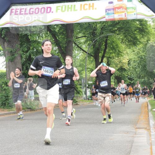 29.06.2025 - hella hamburg halbmarathon KatJ http://msf.ph/oto/8523054 29.06.2025 10:51:10 Zwischen KM18-KM19 2698, 3572, 5354, 5365, 8578 meine-sportfotos.de
