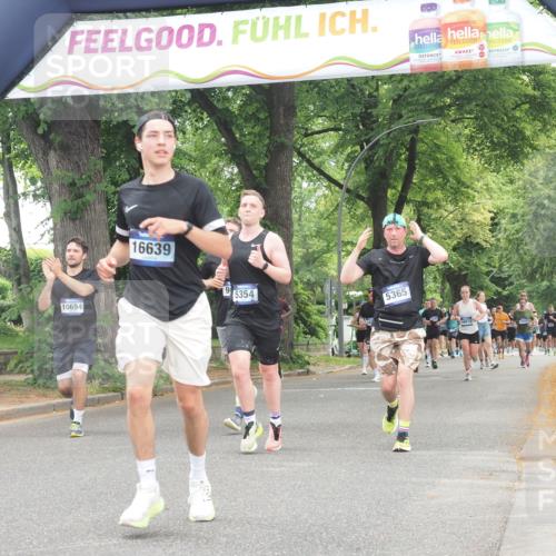 29.06.2025 - hella hamburg halbmarathon KatJ http://msf.ph/oto/8523063 29.06.2025 10:51:10 Zwischen KM18-KM19 2698, 3572, 5354, 5365, 8578 meine-sportfotos.de