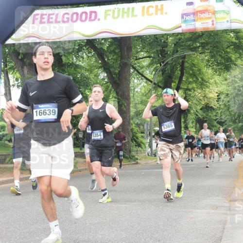 29.06.2025 - hella hamburg halbmarathon KatJ http://msf.ph/oto/8523074 29.06.2025 10:51:10 Zwischen KM18-KM19 2698, 3572, 5354, 5365, 8578 meine-sportfotos.de