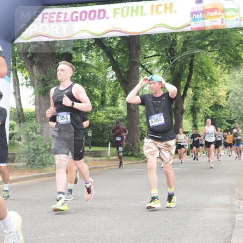 29.06.2025 - hella hamburg halbmarathon KatJ http://msf.ph/oto/8523091 29.06.2025 10:51:11 Zwischen KM18-KM19 2698, 5354, 5365, 8578 meine-sportfotos.de