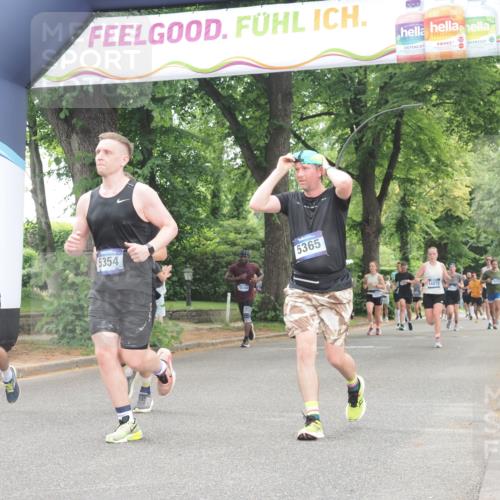 29.06.2025 - hella hamburg halbmarathon KatJ http://msf.ph/oto/8523101 29.06.2025 10:51:11 Zwischen KM18-KM19 2698, 5354, 5365, 8578 meine-sportfotos.de