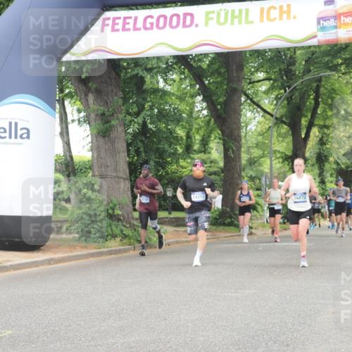 29.06.2025 - hella hamburg halbmarathon KatJ http://msf.ph/oto/8523115 29.06.2025 10:51:13 Zwischen KM18-KM19 5354, 5365, 8578 meine-sportfotos.de