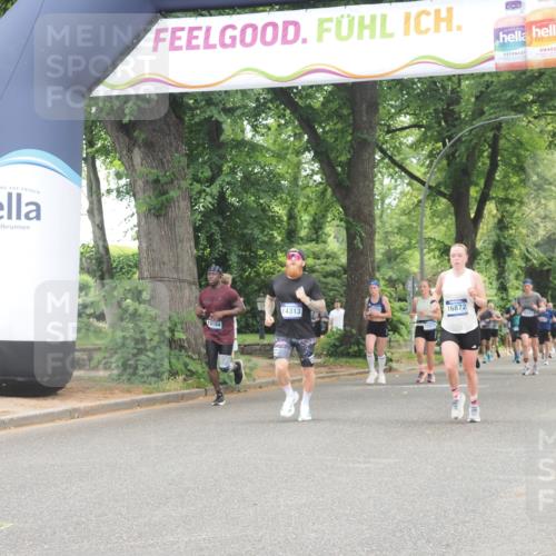 29.06.2025 - hella hamburg halbmarathon KatJ http://msf.ph/oto/8523120 29.06.2025 10:51:13 Zwischen KM18-KM19 5354, 5365, 8578 meine-sportfotos.de