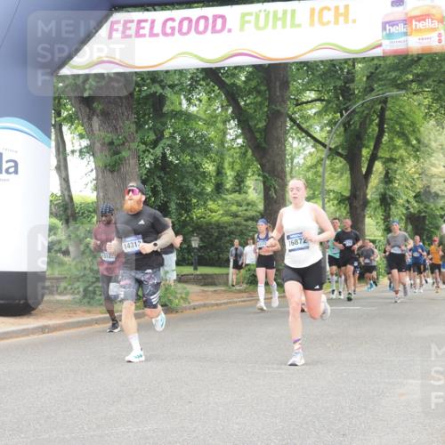 29.06.2025 - hella hamburg halbmarathon KatJ http://msf.ph/oto/8523152 29.06.2025 10:51:14 Zwischen KM18-KM19 5354, 5365, 8578 meine-sportfotos.de