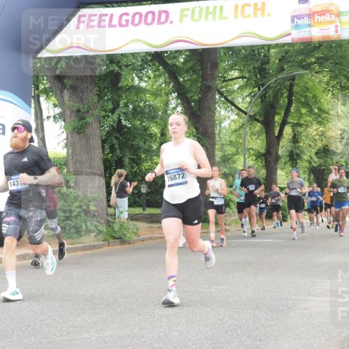 29.06.2025 - hella hamburg halbmarathon KatJ http://msf.ph/oto/8523181 29.06.2025 10:51:15 Zwischen KM18-KM19 5354, 5365, 8578 meine-sportfotos.de