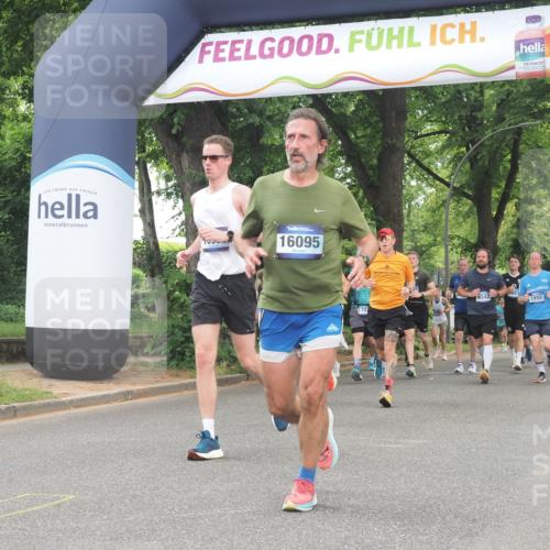 29.06.2025 - hella hamburg halbmarathon KatJ http://msf.ph/oto/8523284 29.06.2025 10:51:21 Zwischen KM18-KM19 1194, 8561 meine-sportfotos.de