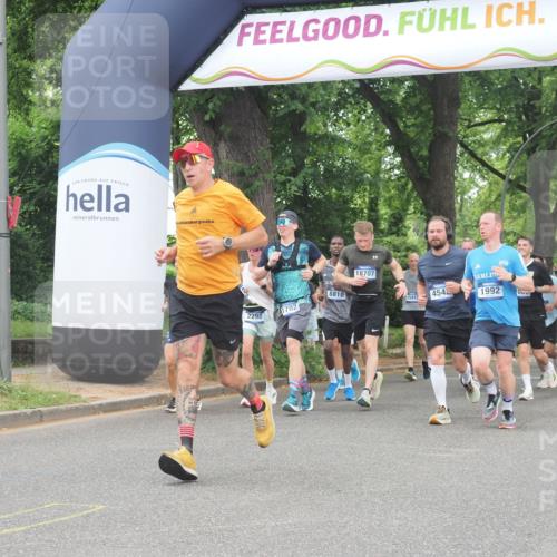 29.06.2025 - hella hamburg halbmarathon KatJ http://msf.ph/oto/8523325 29.06.2025 10:51:23 Zwischen KM18-KM19 1194, 1702, 1992, 2979, 4542, 7081, 8520, 8561 meine-sportfotos.de