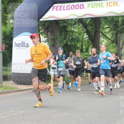 29.06.2025 - hella hamburg halbmarathon KatJ http://msf.ph/oto/8523332 29.06.2025 10:51:23 Zwischen KM18-KM19 1194, 1702, 1992, 2979, 4542, 7081, 8520, 8561 meine-sportfotos.de