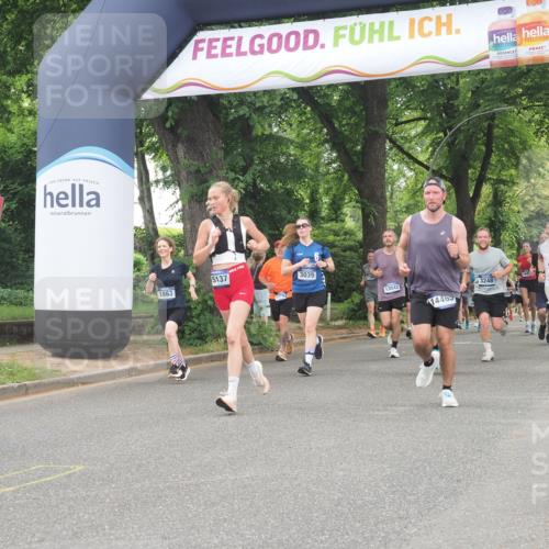29.06.2025 - hella hamburg halbmarathon KatJ http://msf.ph/oto/8523594 29.06.2025 10:51:33 Zwischen KM18-KM19 1863, 2298, 2782, 3039, 5396, 6585, 7042 meine-sportfotos.de