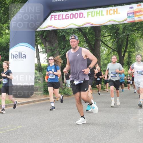 29.06.2025 - hella hamburg halbmarathon KatJ http://msf.ph/oto/8523640 29.06.2025 10:51:34 Zwischen KM18-KM19 1863, 3039, 3182, 3248, 5396, 7042 meine-sportfotos.de