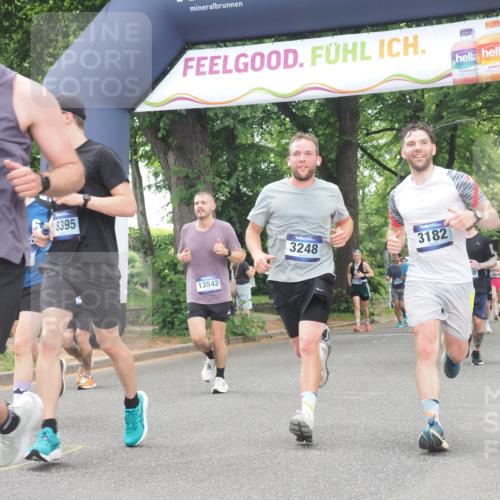 29.06.2025 - hella hamburg halbmarathon KatJ http://msf.ph/oto/8523686 29.06.2025 10:51:35 Zwischen KM18-KM19 1863, 3039, 3182, 3248, 5396, 6100, 7042 meine-sportfotos.de