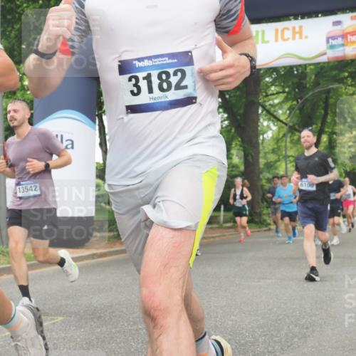 29.06.2025 - hella hamburg halbmarathon KatJ http://msf.ph/oto/8523725 29.06.2025 10:51:36 Zwischen KM18-KM19 1863, 3039, 3182, 3248, 5396, 6100, 7042 meine-sportfotos.de