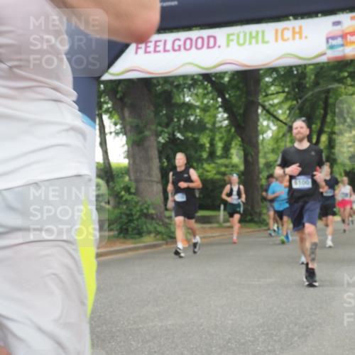 29.06.2025 - hella hamburg halbmarathon KatJ http://msf.ph/oto/8523740 29.06.2025 10:51:37 Zwischen KM18-KM19 1863, 3039, 3182, 3248, 6100, 7042 meine-sportfotos.de
