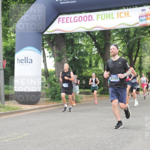 29.06.2025 - hella hamburg halbmarathon KatJ http://msf.ph/oto/8523757 29.06.2025 10:51:37 Zwischen KM18-KM19 1863, 3039, 3182, 3248, 6100, 7042 meine-sportfotos.de