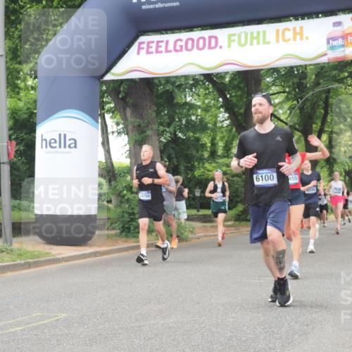 29.06.2025 - hella hamburg halbmarathon KatJ http://msf.ph/oto/8523763 29.06.2025 10:51:37 Zwischen KM18-KM19 1863, 3039, 3182, 3248, 6100, 7042 meine-sportfotos.de