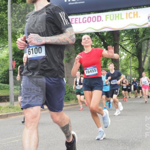 29.06.2025 - hella hamburg halbmarathon KatJ http://msf.ph/oto/8523817 29.06.2025 10:51:38 Zwischen KM18-KM19 1863, 3039, 3182, 3248, 6100, 6174 meine-sportfotos.de