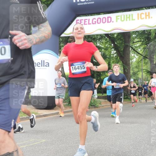 29.06.2025 - hella hamburg halbmarathon KatJ http://msf.ph/oto/8523828 29.06.2025 10:51:39 Zwischen KM18-KM19 1863, 3039, 3182, 3248, 6100, 6174 meine-sportfotos.de