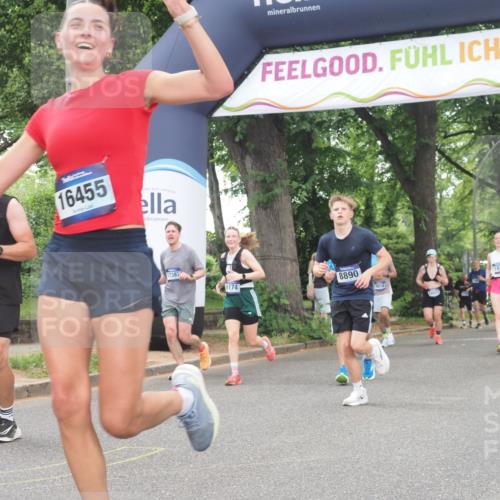 29.06.2025 - hella hamburg halbmarathon KatJ http://msf.ph/oto/8523837 29.06.2025 10:51:39 Zwischen KM18-KM19 1863, 3039, 3182, 3248, 6100, 6174 meine-sportfotos.de