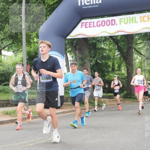 29.06.2025 - hella hamburg halbmarathon KatJ http://msf.ph/oto/8523904 29.06.2025 10:51:40 Zwischen KM18-KM19 1842, 1863, 3039, 3182, 3248, 6100, 6174 meine-sportfotos.de