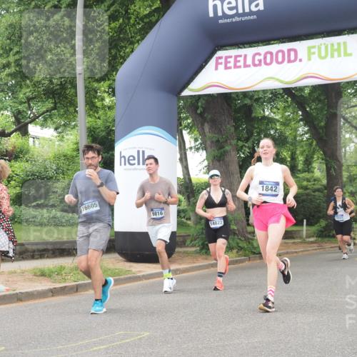 29.06.2025 - hella hamburg halbmarathon KatJ http://msf.ph/oto/8523986 29.06.2025 10:51:42 Zwischen KM18-KM19 1842, 3182, 3248, 6100, 6174 meine-sportfotos.de