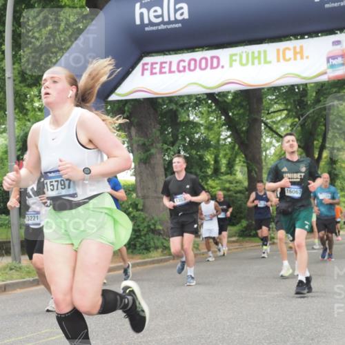 29.06.2025 - hella hamburg halbmarathon KatJ http://msf.ph/oto/8524096 29.06.2025 10:51:46 Zwischen KM18-KM19 1842, 6174, 6714 meine-sportfotos.de