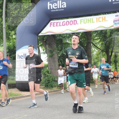 29.06.2025 - hella hamburg halbmarathon KatJ http://msf.ph/oto/8524129 29.06.2025 10:51:47 Zwischen KM18-KM19 1842, 6714 meine-sportfotos.de