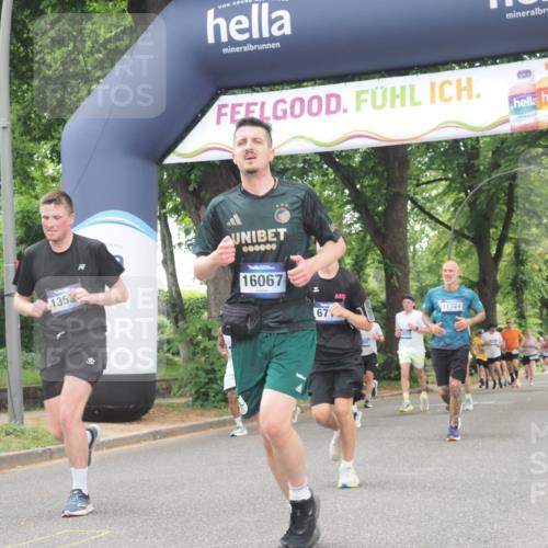 29.06.2025 - hella hamburg halbmarathon KatJ http://msf.ph/oto/8524144 29.06.2025 10:51:47 Zwischen KM18-KM19 1842, 6714 meine-sportfotos.de