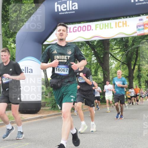 29.06.2025 - hella hamburg halbmarathon KatJ http://msf.ph/oto/8524152 29.06.2025 10:51:47 Zwischen KM18-KM19 1842, 6714 meine-sportfotos.de