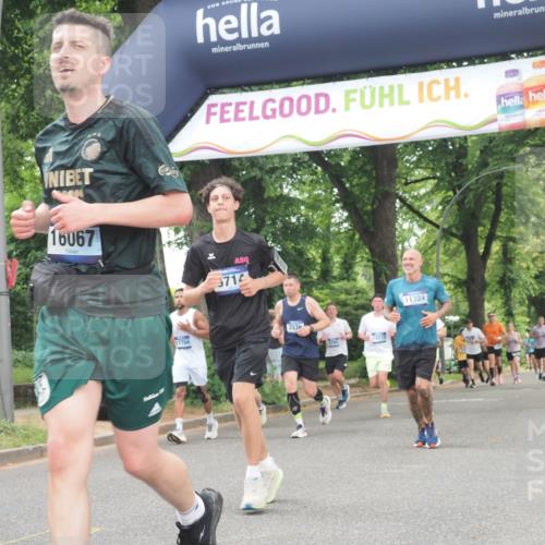 29.06.2025 - hella hamburg halbmarathon KatJ http://msf.ph/oto/8524156 29.06.2025 10:51:47 Zwischen KM18-KM19 1842, 6714 meine-sportfotos.de