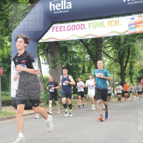 29.06.2025 - hella hamburg halbmarathon KatJ http://msf.ph/oto/8524174 29.06.2025 10:51:48 Zwischen KM18-KM19 1842, 2936, 6714 meine-sportfotos.de
