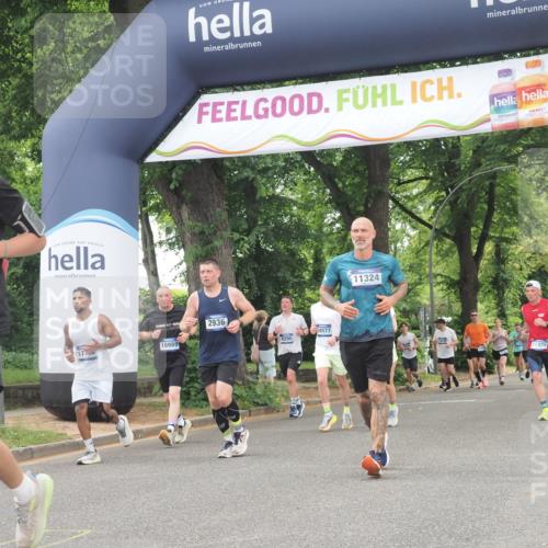29.06.2025 - hella hamburg halbmarathon KatJ http://msf.ph/oto/8524188 29.06.2025 10:51:48 Zwischen KM18-KM19 1842, 2936, 6714 meine-sportfotos.de