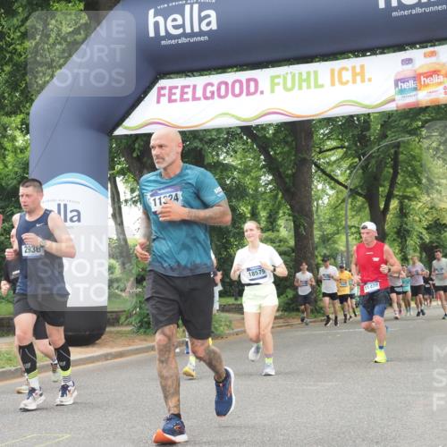 29.06.2025 - hella hamburg halbmarathon KatJ http://msf.ph/oto/8524223 29.06.2025 10:51:49 Zwischen KM18-KM19 2936, 6714 meine-sportfotos.de