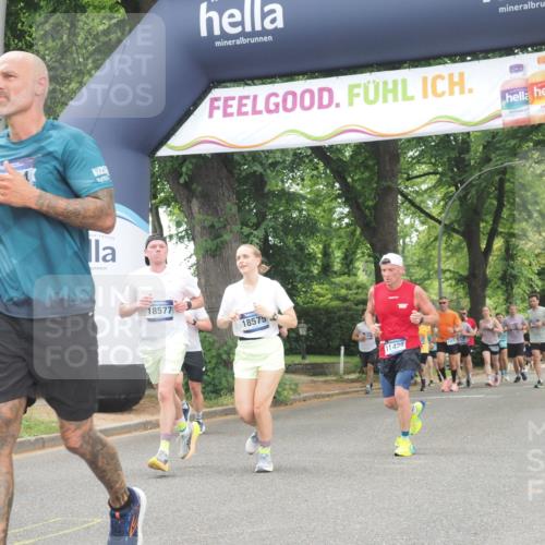 29.06.2025 - hella hamburg halbmarathon KatJ http://msf.ph/oto/8524254 29.06.2025 10:51:50 Zwischen KM18-KM19 2936, 6714 meine-sportfotos.de