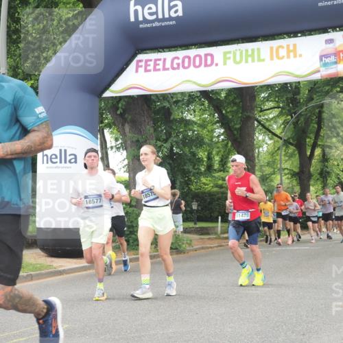 29.06.2025 - hella hamburg halbmarathon KatJ http://msf.ph/oto/8524260 29.06.2025 10:51:50 Zwischen KM18-KM19 2936, 6714 meine-sportfotos.de