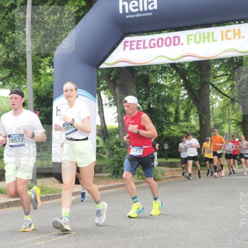 29.06.2025 - hella hamburg halbmarathon KatJ http://msf.ph/oto/8524281 29.06.2025 10:51:51 Zwischen KM18-KM19 2936, 6714 meine-sportfotos.de