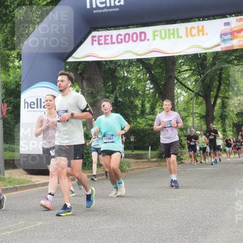 29.06.2025 - hella hamburg halbmarathon KatJ http://msf.ph/oto/8524359 29.06.2025 10:51:57 Zwischen KM18-KM19 1526, 4146, 5742, 0000, 6462, 7935 meine-sportfotos.de