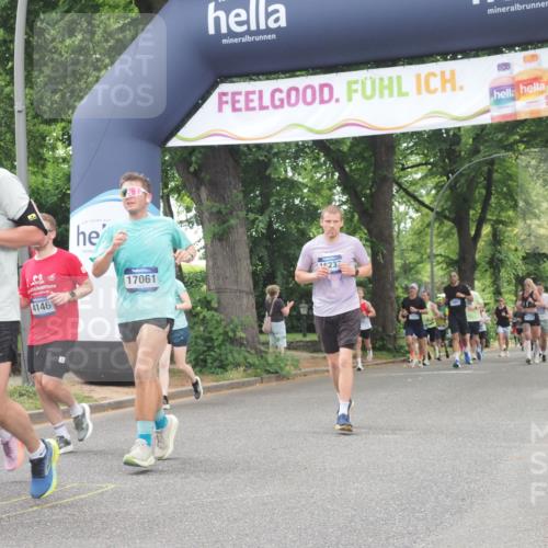 29.06.2025 - hella hamburg halbmarathon KatJ http://msf.ph/oto/8524382 29.06.2025 10:51:57 Zwischen KM18-KM19 1526, 4146, 5742, 0000, 6462, 7935 meine-sportfotos.de