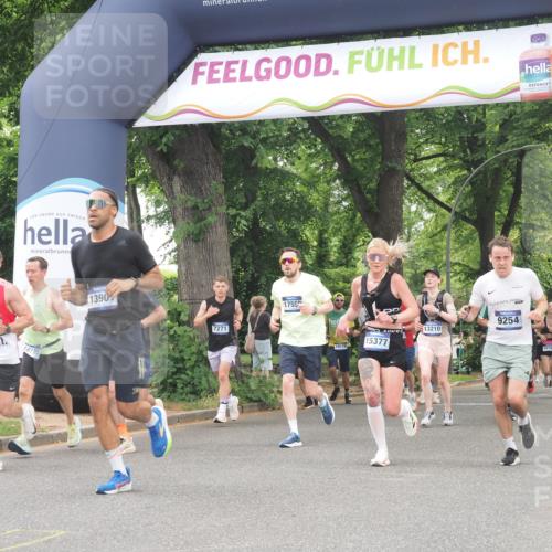 29.06.2025 - hella hamburg halbmarathon KatJ http://msf.ph/oto/8524424 29.06.2025 10:52:02 Zwischen KM18-KM19 1526, 4146, 4613, 7271, 7935 meine-sportfotos.de