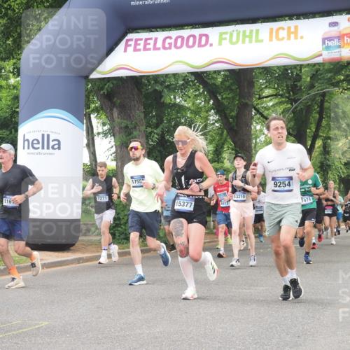 29.06.2025 - hella hamburg halbmarathon KatJ http://msf.ph/oto/8524451 29.06.2025 10:52:03 Zwischen KM18-KM19 4146, 4613, 7271, 7474 meine-sportfotos.de