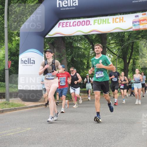 29.06.2025 - hella hamburg halbmarathon KatJ http://msf.ph/oto/8524499 29.06.2025 10:52:04 Zwischen KM18-KM19 1885, 4613, 7271, 7474 meine-sportfotos.de