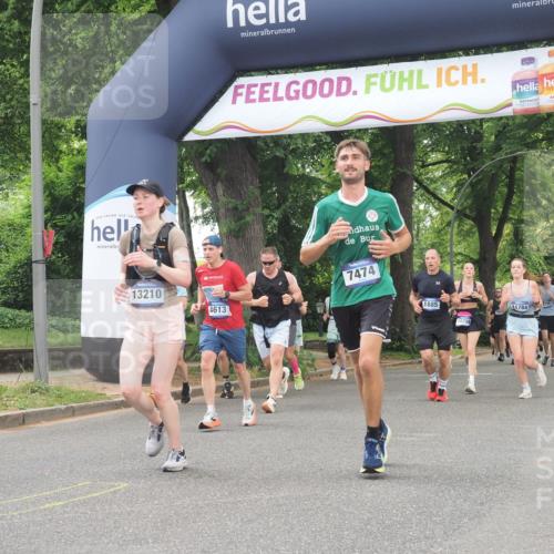 29.06.2025 - hella hamburg halbmarathon KatJ http://msf.ph/oto/8524508 29.06.2025 10:52:05 Zwischen KM18-KM19 1885, 4613, 7271, 7474 meine-sportfotos.de