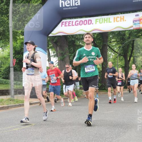 29.06.2025 - hella hamburg halbmarathon KatJ http://msf.ph/oto/8524511 29.06.2025 10:52:05 Zwischen KM18-KM19 1885, 4613, 7271, 7474 meine-sportfotos.de