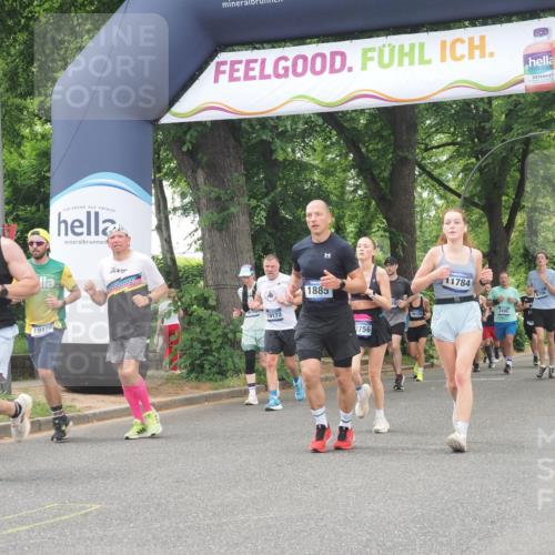 29.06.2025 - hella hamburg halbmarathon KatJ http://msf.ph/oto/8524529 29.06.2025 10:52:06 Zwischen KM18-KM19 1885, 4613, 7271, 7474 meine-sportfotos.de